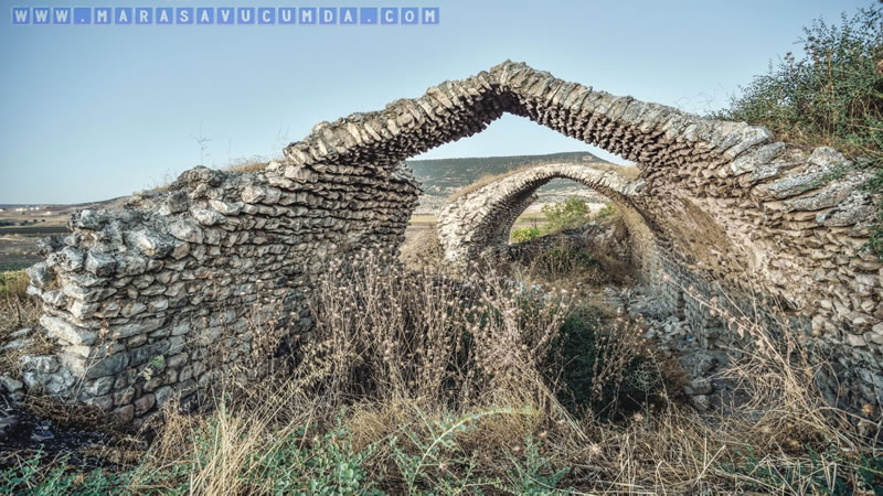 Pazarcık İlçesi Hanobası Mahallesinde yer alan Anadolu Selçuklu Eseri Kubatlı Hanı
